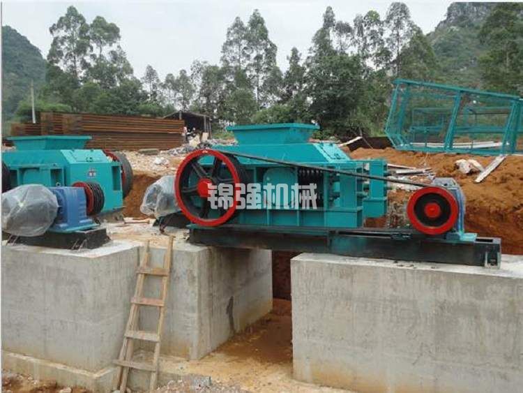鵝卵石制砂設(shè)備有哪些?一套鵝卵石制砂機(jī)多少錢?(圖5) 鵝卵石制砂設(shè)備有哪些?一套鵝卵石制砂機(jī)多少錢?(圖5)